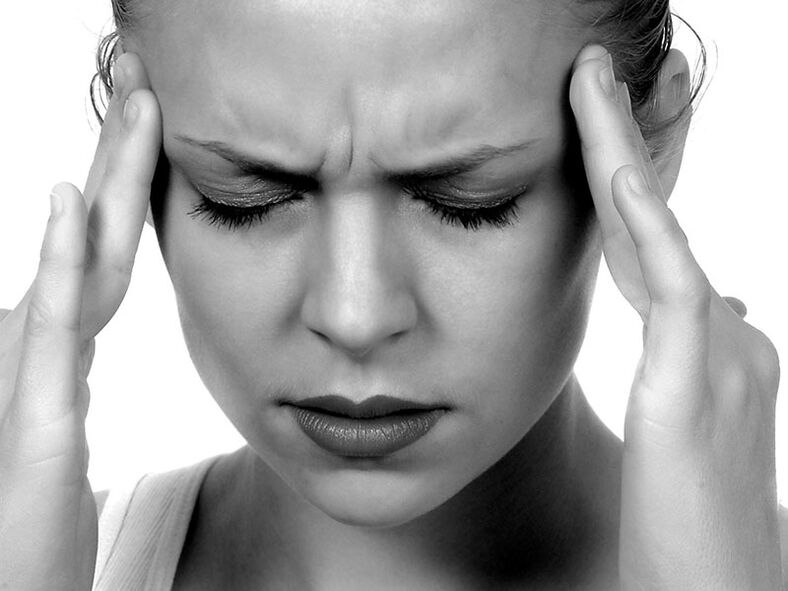 Les maux de tête sont l'un des symptômes de l'ostéochondrose de la colonne cervicale