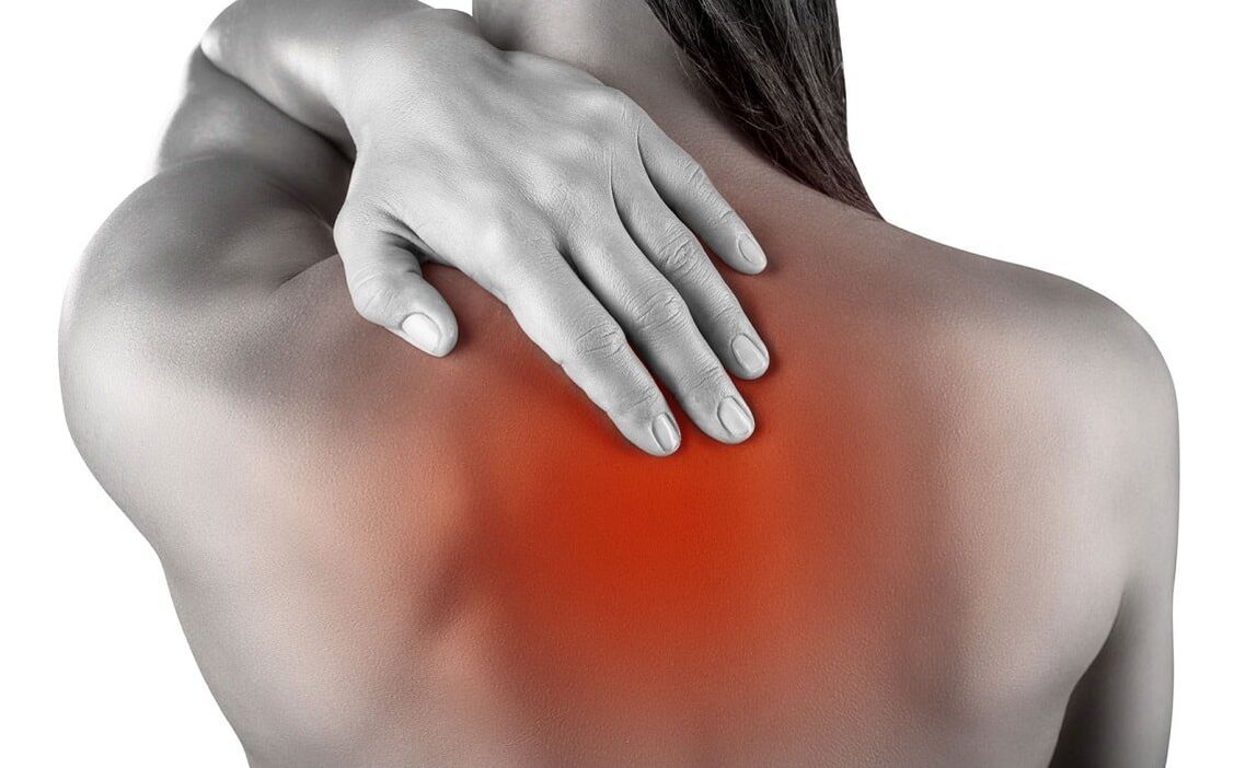 La localisation des maux de dos est caractéristique de l'ostéochondrose du rachis thoracique