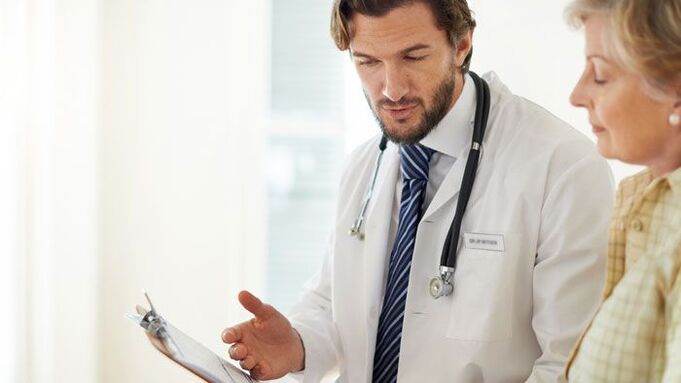 Femme à un rendez-vous chez le médecin